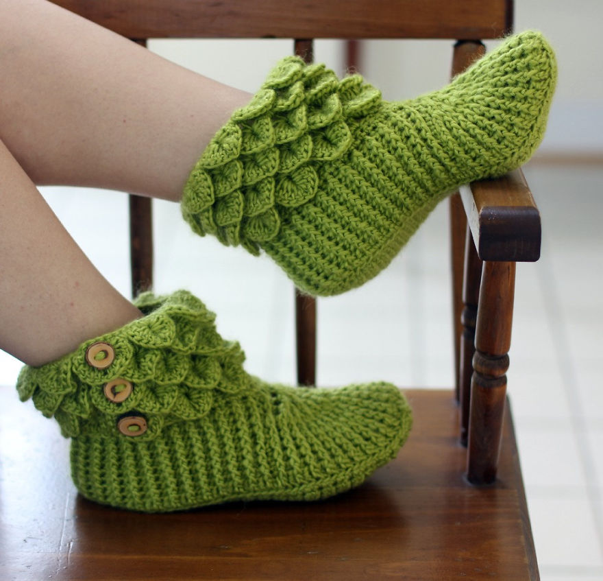 Dragon Slippers With Crochet Scales To Keep Your Toes Warm Because Winter Is Coming Dragon Slippers With Crochet Scales To Keep Your Toes Warm Because Winter Is Coming