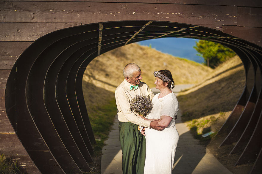 I Photographed An Elderly Couple Getting Married After Spending 55 Years Together