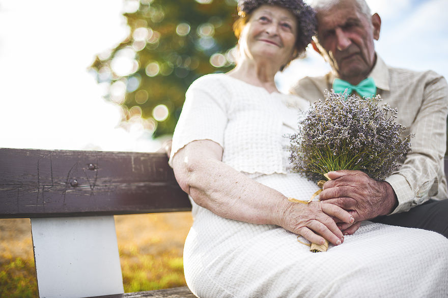 I Photographed An Elderly Couple Getting Married After Spending 55 Years Together