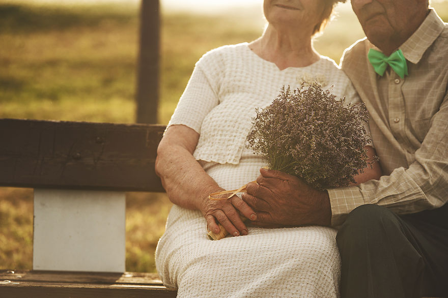 I Photographed An Elderly Couple Getting Married After Spending 55 Years Together
