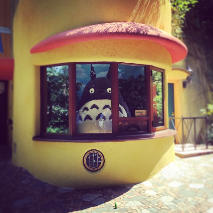 This Cheerful Gnome Is Travelling The World And He'll Make You Want To Travel Too