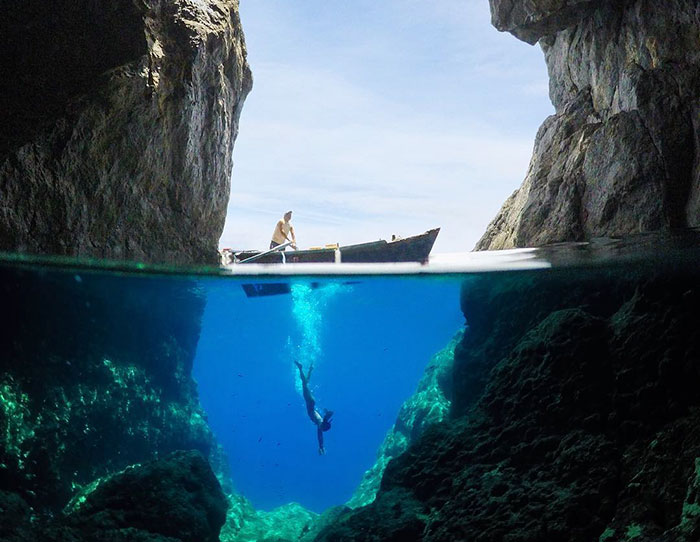 Guy Turns His Grandma’s Old Van Into Mobile Home And Spends 2 Years Travelling The World