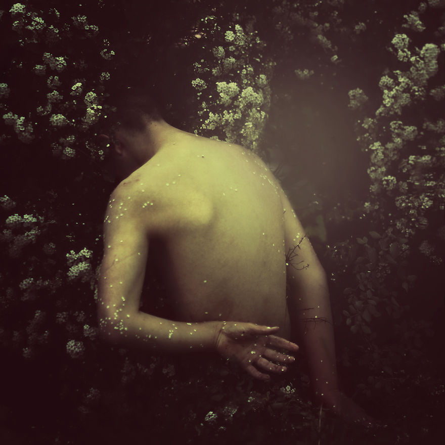 Young Photographer Creates Self-Portraits To Express The Feeling Of Solitude Young Photographer Creates Self-Portraits To Express The Feeling Of Solitude