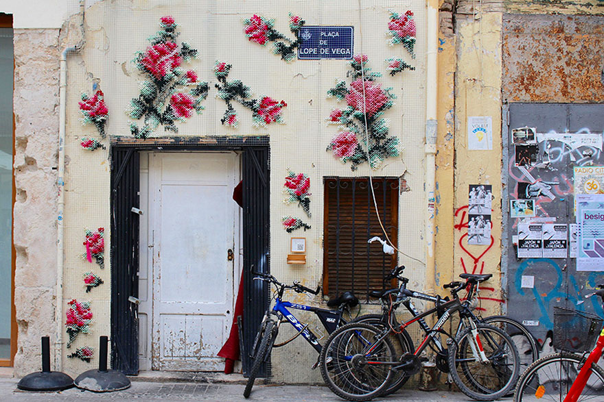 floral-cross-stitch-street-installations-raquel-rodrigo -7