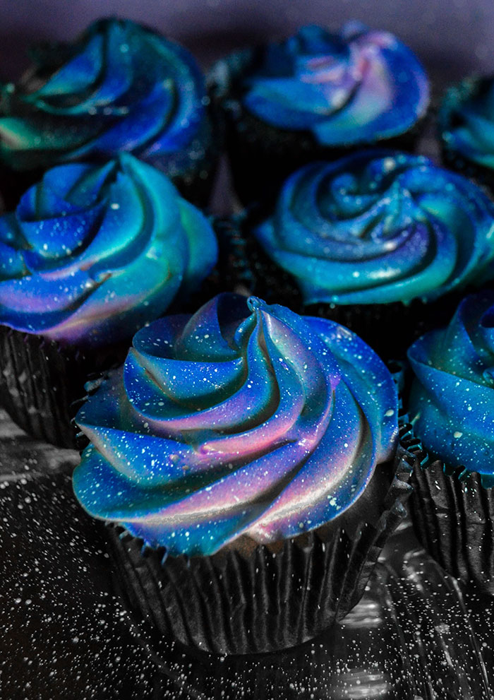 galaxy-cake-wedding-space-cupcakes-skozorbit-2 galaxy-cake-wedding-space-cupcakes-skozorbit-2
