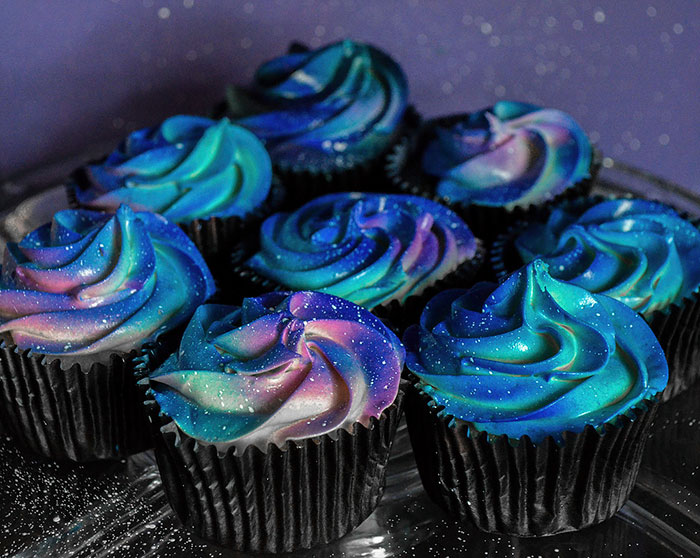 galaxy-cake-wedding-space-cupcakes-skozorbit-3 galaxy-cake-wedding-space-cupcakes-skozorbit-3