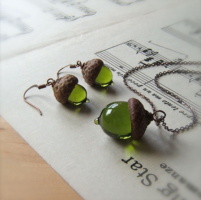 glass-acorn-jewelry-necklaces-earrings-bullseyebeads-11