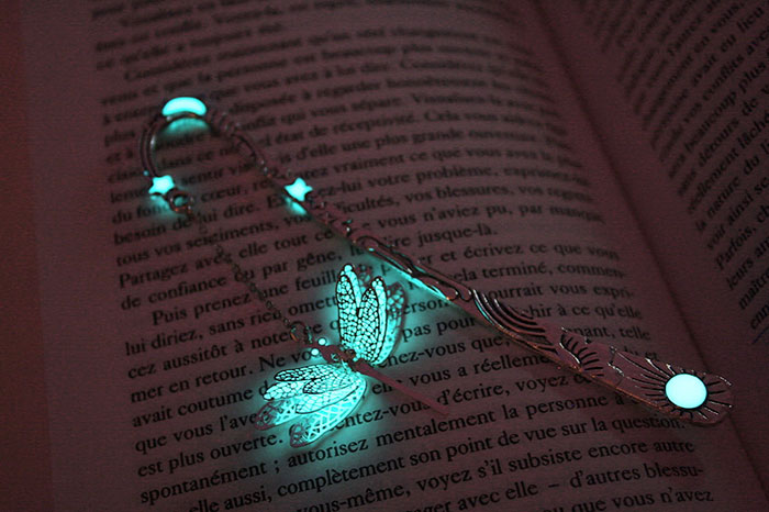 glow-in-the-dark-bookmarks-manon-richard-1