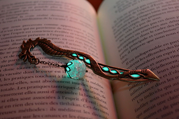 glow-in-the-dark-bookmarks-manon-richard-7