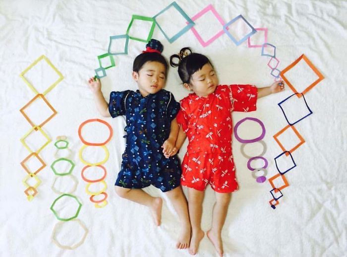 Sleeping-japanese-twins-mom-dress-up-kids-photography-ayumiichi