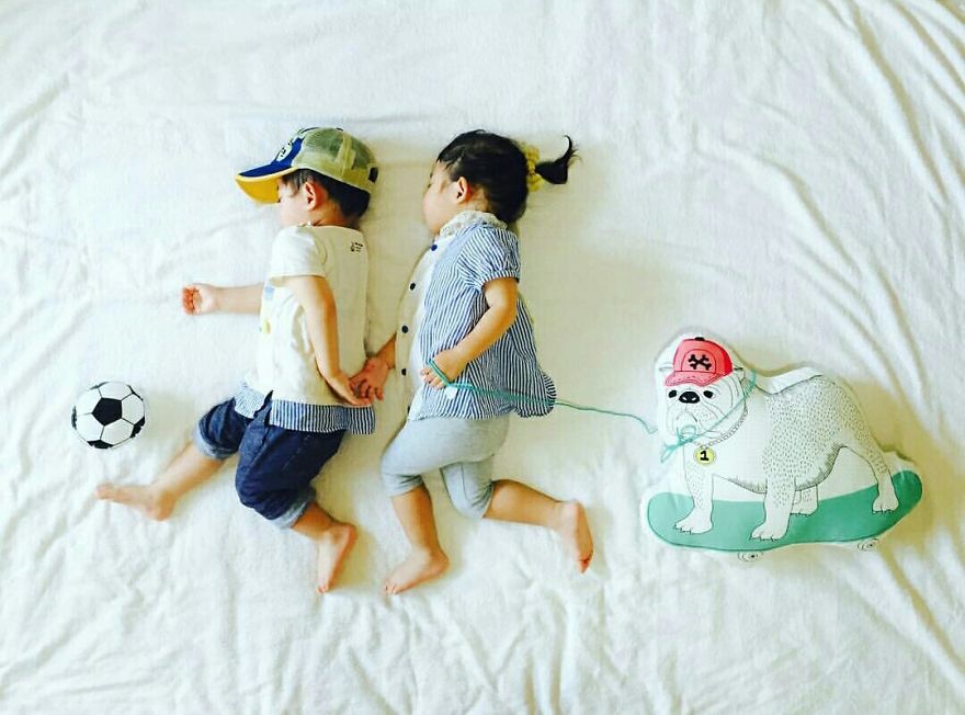 This Mom Is A Badass She Uses Her Twins For Her Flatlays