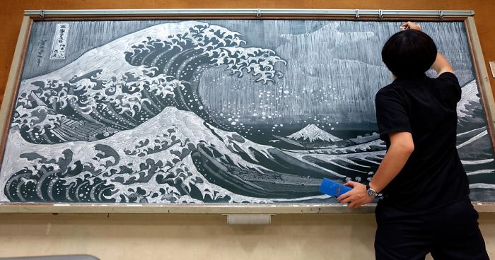 Japanese Teacher Surprises His Students With His Stunning Chalkboard Art