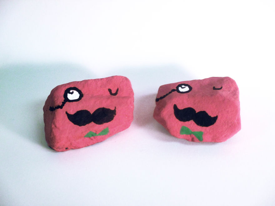 My Kids And I Spent A Year Painting Over 1,000 Rocks And Hid Them For People To Spot And Photograph My Kids And I Spent A Year Painting Over 1,000 Rocks And Hid Them For People To Spot And Photograph