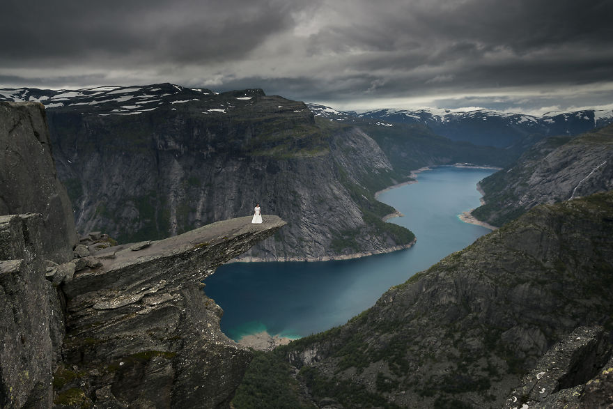 I Photographed My Wife In Her Wedding Dress During Our 45-Day Trip In The Most Beautiful Places In Norway I Photographed My Wife In Her Wedding Dress During Our 45-Day Trip In The Most Beautiful Places In Norway