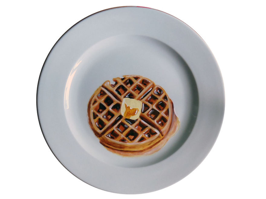 Painting Art And Using A Plate As A Canvas Painting Art And Using A Plate As A Canvas