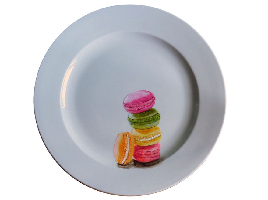 Painting Art And Using A Plate As A Canvas Painting Art And Using A Plate As A Canvas