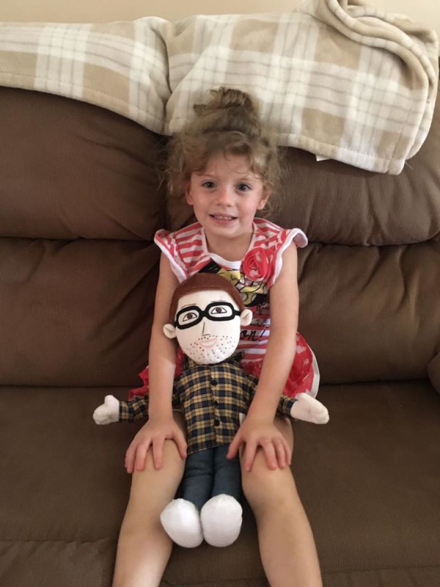 Widow Makes Doll Of Husband So Girl Can Finally Hug Her Daddy Widow Makes Doll Of Husband So Girl Can Finally Hug Her Daddy