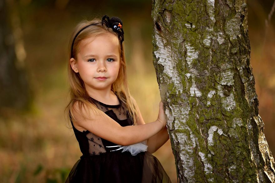 I Photograph My 5-Year-Old Daughter And Her Friends In Different Scenarios Wearing Costumes Made By My Mother I Photograph My 5-Year-Old Daughter And Her Friends In Different Scenarios Wearing Costumes Made By My Mother