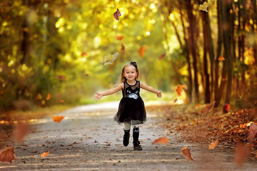 I Photograph My 5-Year-Old Daughter And Her Friends In Different Scenarios Wearing Costumes Made By My Mother I Photograph My 5-Year-Old Daughter And Her Friends In Different Scenarios Wearing Costumes Made By My Mother