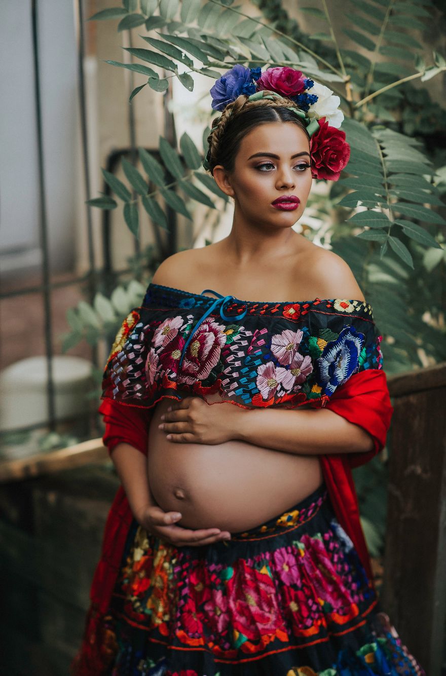 Maternity Pictures Inspired By Authenticity And Culture Of Mexican Folklore
