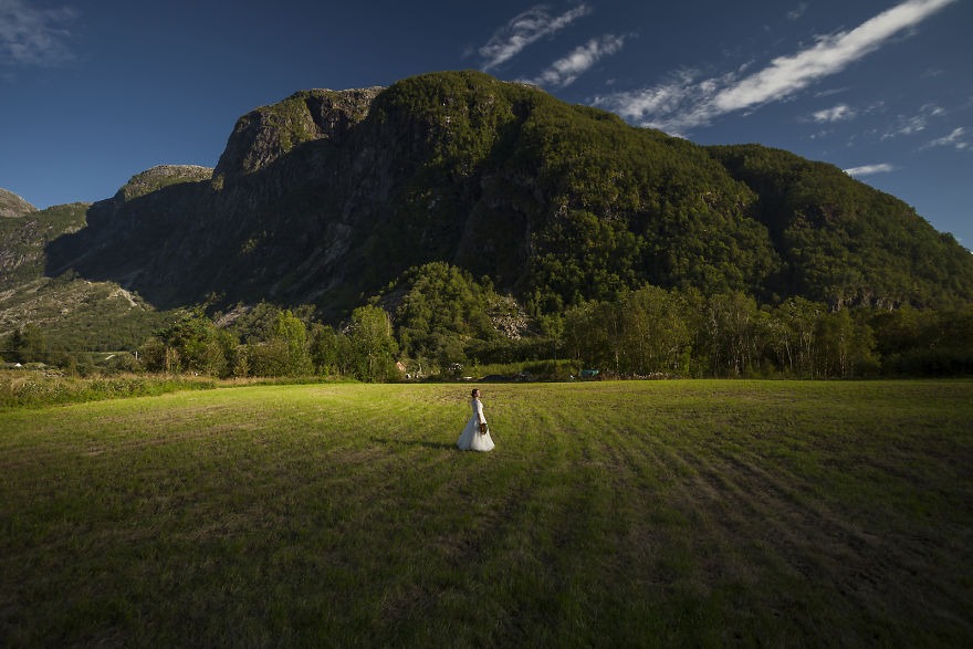 I Photographed My Wife In Her Wedding Dress During Our 45-Day Trip In The Most Beautiful Places In Norway I Photographed My Wife In Her Wedding Dress During Our 45-Day Trip In The Most Beautiful Places In Norway