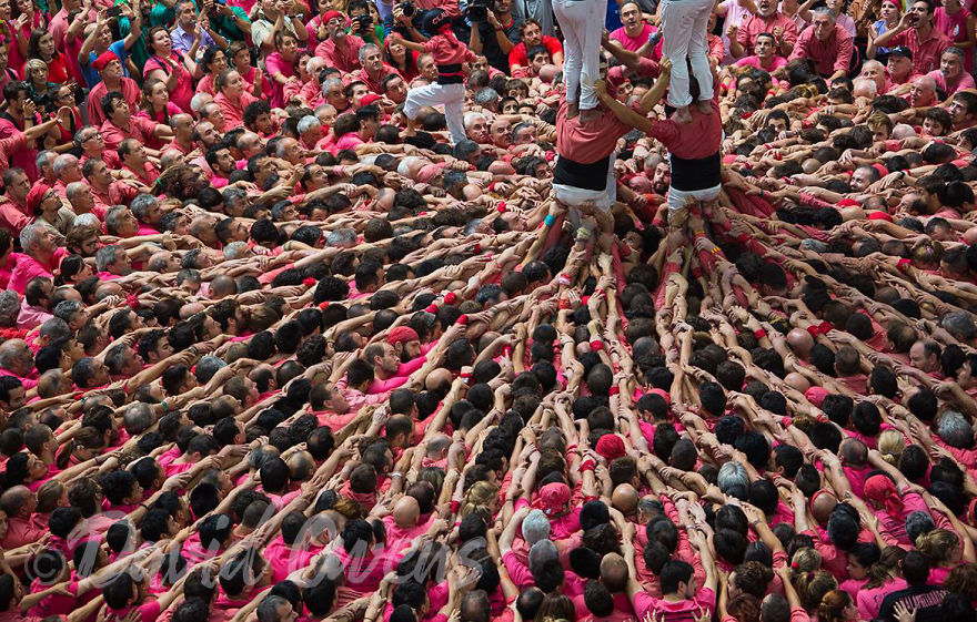 I Photographed Incredible Human Towers In Spain I Photographed Incredible Human Towers In Spain