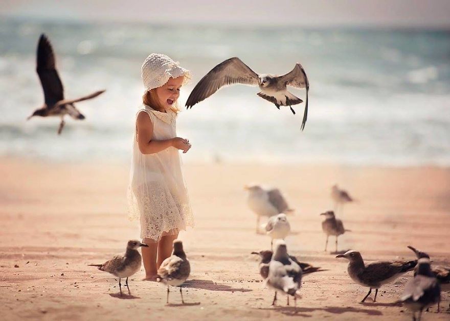 I Photograph My 5-Year-Old Daughter And Her Friends In Different Scenarios Wearing Costumes Made By My Mother I Photograph My 5-Year-Old Daughter And Her Friends In Different Scenarios Wearing Costumes Made By My Mother