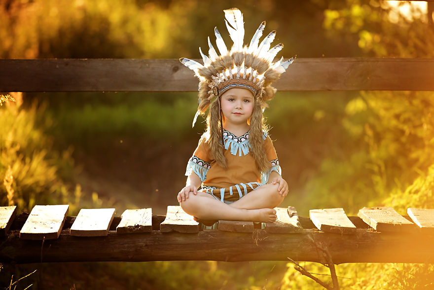 I Photograph My 5-Year-Old Daughter And Her Friends In Different Scenarios Wearing Costumes Made By My Mother