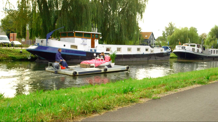 The Breakfast-In-Bed-Boat Helps You Avoid Morning Traffic The Breakfast-In-Bed-Boat Helps You Avoid Morning Traffic