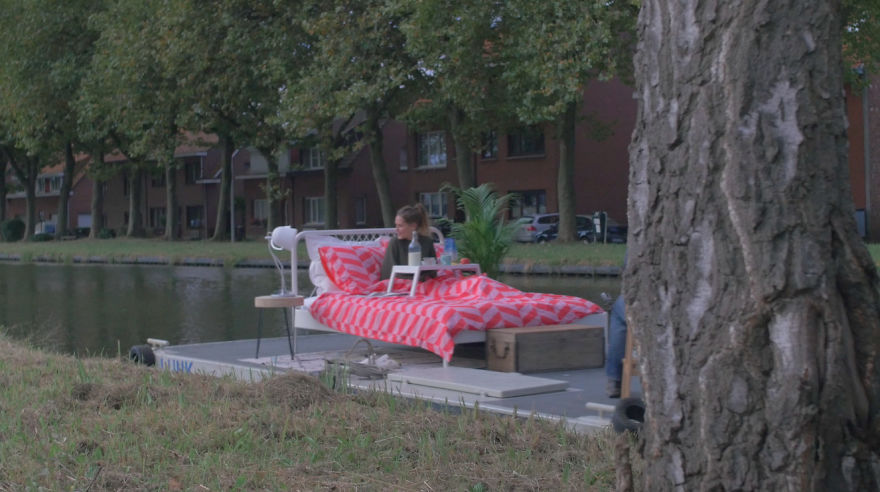 The Breakfast-In-Bed-Boat Helps You Avoid Morning Traffic The Breakfast-In-Bed-Boat Helps You Avoid Morning Traffic