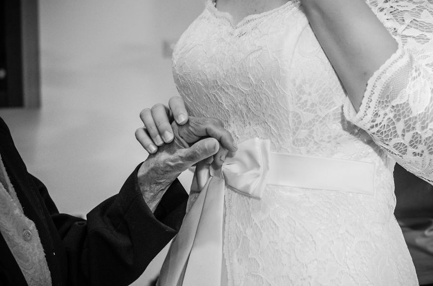 Bride Invites Lonely Grannies To Be Her Bridesmaids Bride Invites Lonely Grannies To Be Her Bridesmaids