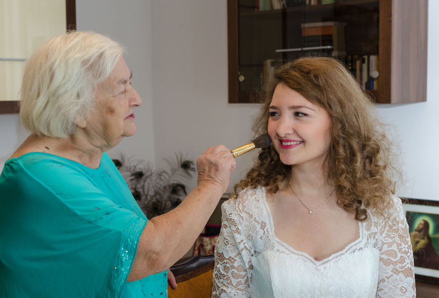 Bride Invites Lonely Grannies To Be Her Bridesmaids Bride Invites Lonely Grannies To Be Her Bridesmaids