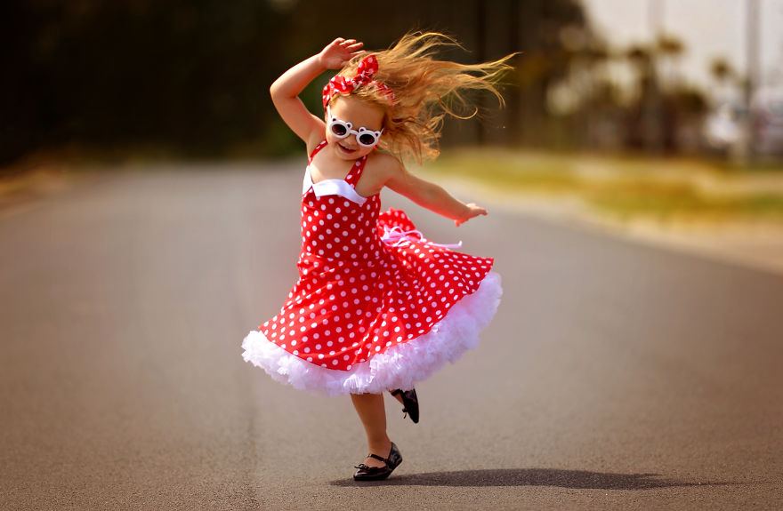 I Photograph My 5-Year-Old Daughter And Her Friends In Different Scenarios Wearing Costumes Made By My Mother I Photograph My 5-Year-Old Daughter And Her Friends In Different Scenarios Wearing Costumes Made By My Mother