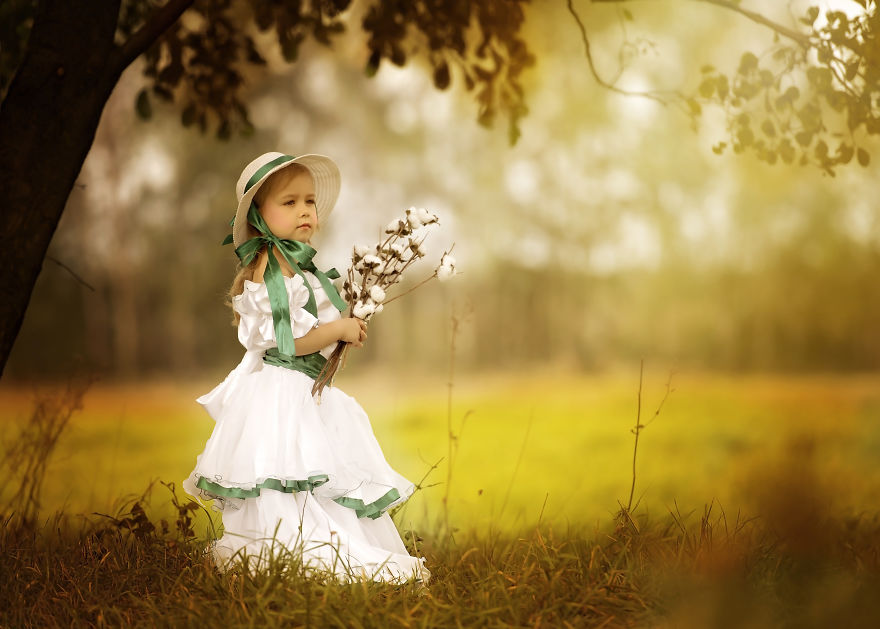 I Photograph My 5-Year-Old Daughter And Her Friends In Different Scenarios Wearing Costumes Made By My Mother I Photograph My 5-Year-Old Daughter And Her Friends In Different Scenarios Wearing Costumes Made By My Mother