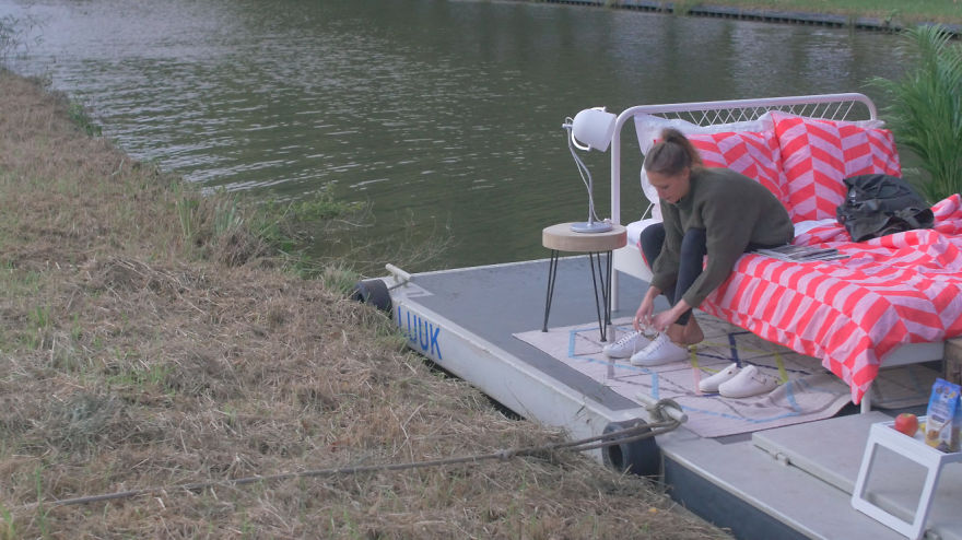 The Breakfast-In-Bed-Boat Helps You Avoid Morning Traffic The Breakfast-In-Bed-Boat Helps You Avoid Morning Traffic