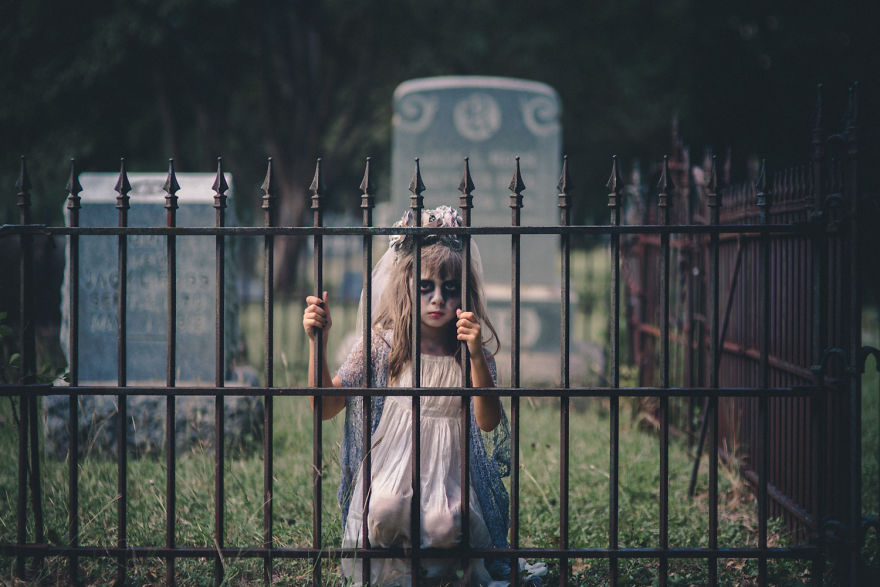 I Take Pictures Of My Husband And Daughter Dressed Up For A Spooky Halloween
