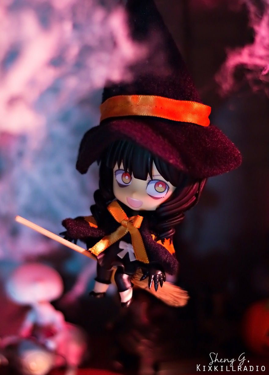 Cute Halloween-Themed Photoshoot Of Toys