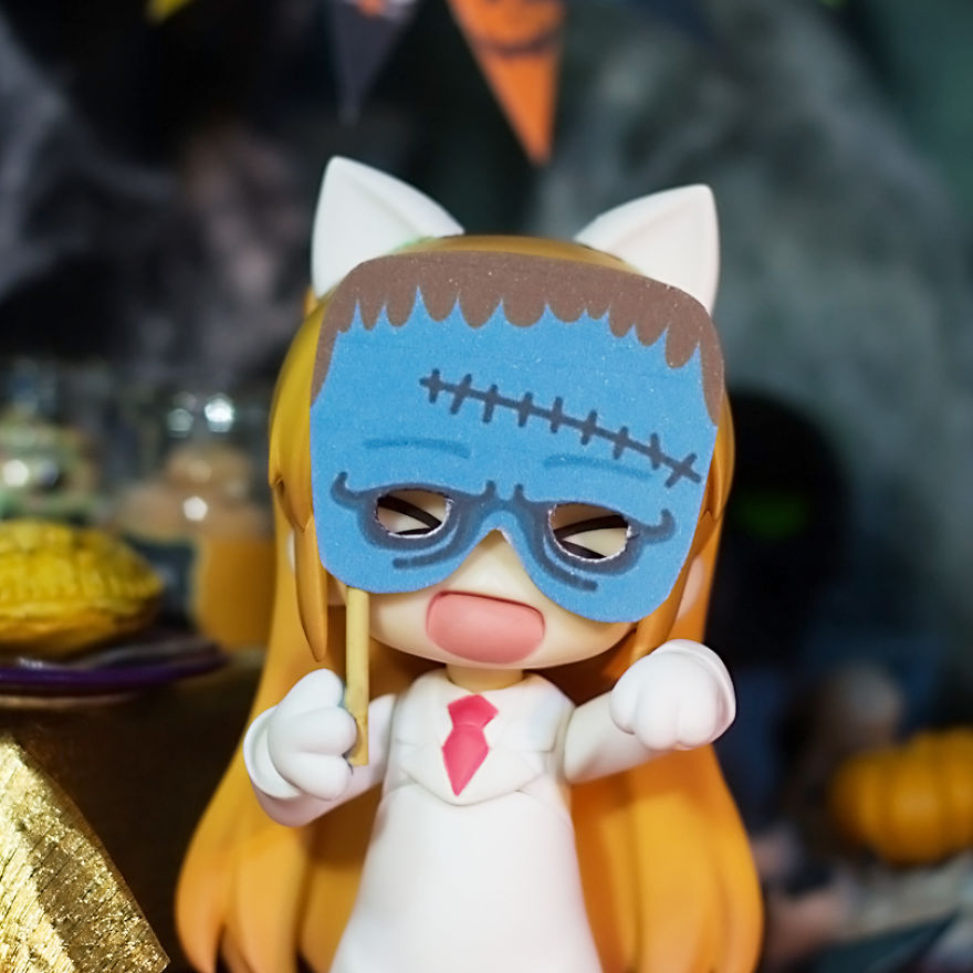 Cute Halloween-Themed Photoshoot Of Toys