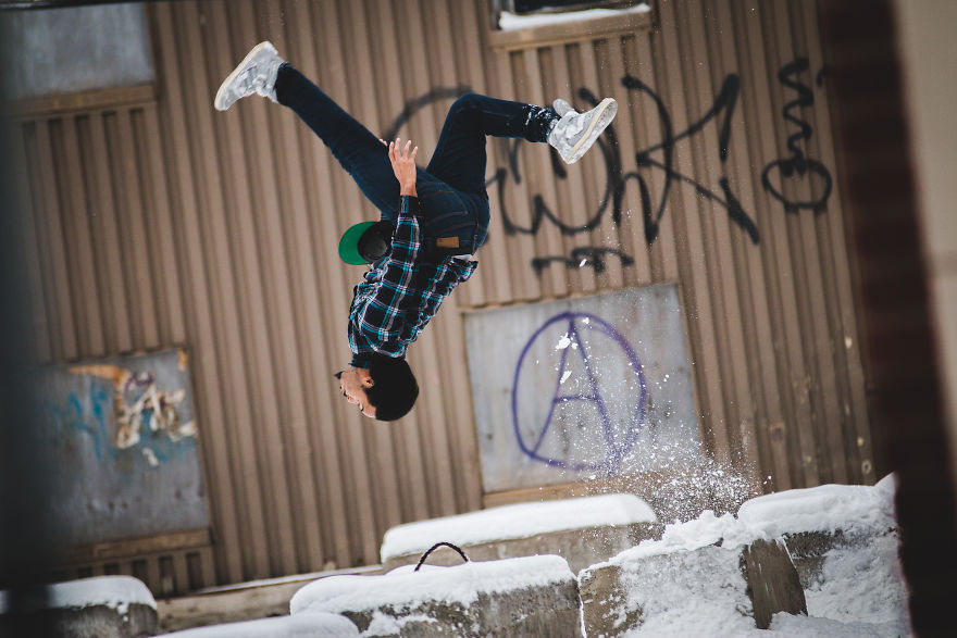 I Take Photos Of Circus Artists In Urban Settings