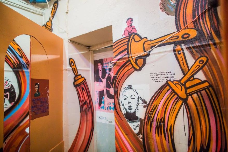 Lavartory Takes Bathroom Graffiti To The Next Level Lavartory Takes Bathroom Graffiti To The Next Level