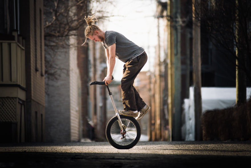 I Take Photos Of Circus Artists In Urban Settings