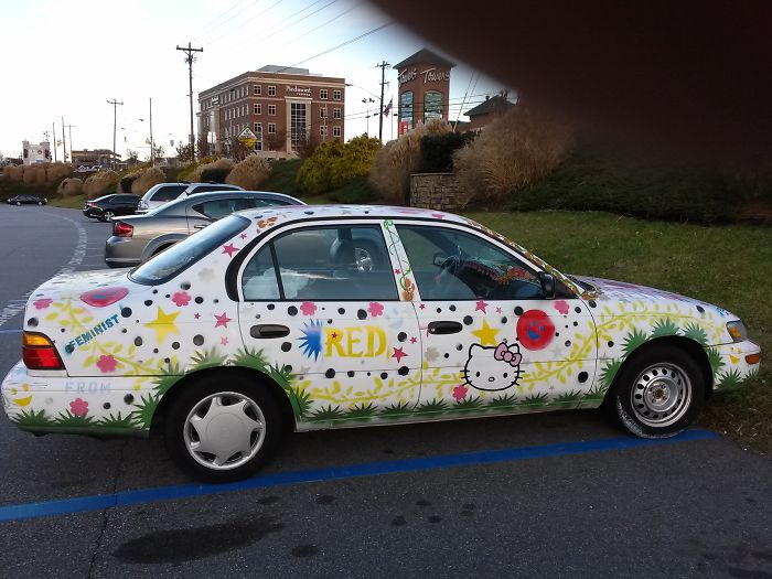 Hello Kitty Car