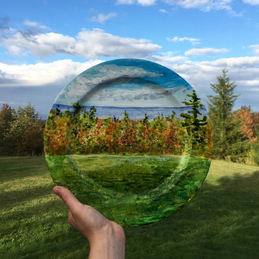 Painting Art And Using A Plate As A Canvas Painting Art And Using A Plate As A Canvas