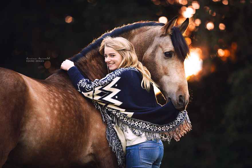 Photographer Shows Rare Horse Moments And Captures Their Unique Character