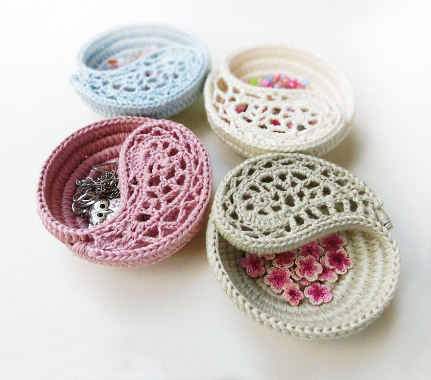 These Yin Yang Jewelry Dishes Are Crocheted On Rope These Yin Yang Jewelry Dishes Are Crocheted On Rope