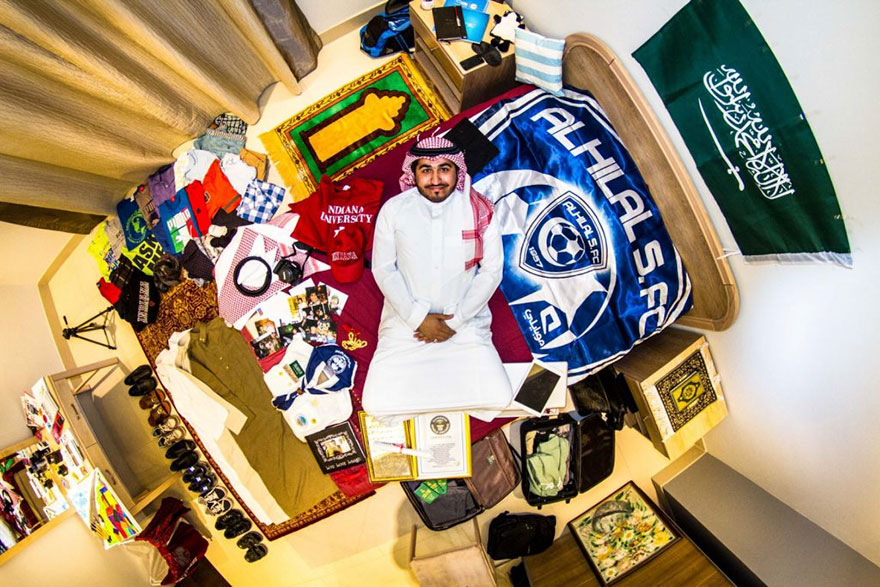 Riyadh, Saudi Arabia, Saleh, 30-Year-Old Human Resources Officer