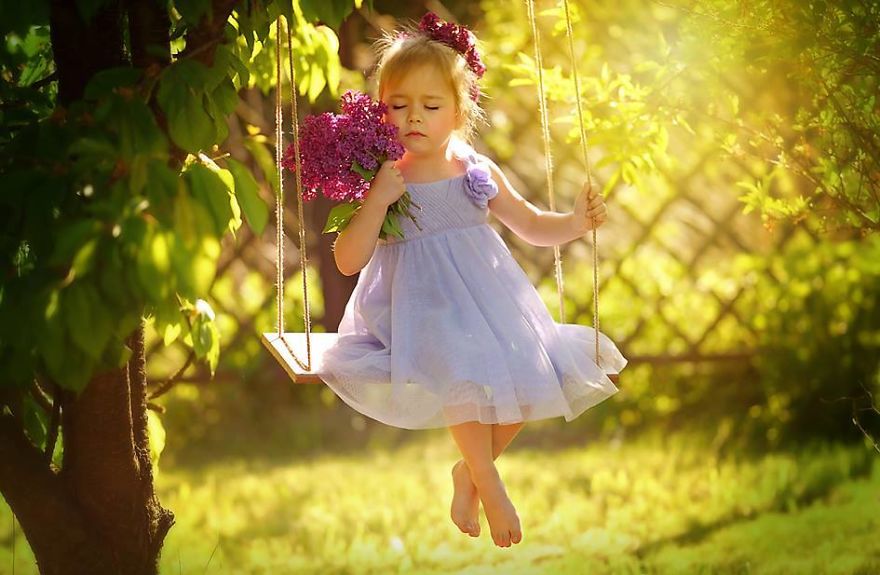 I Photograph My 5-Year-Old Daughter And Her Friends In Different Scenarios Wearing Costumes Made By My Mother