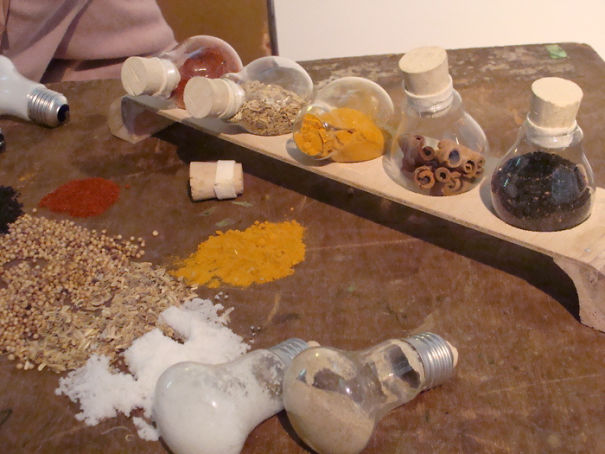 You Can Turn Old Light Bulbs Into Spice Holders