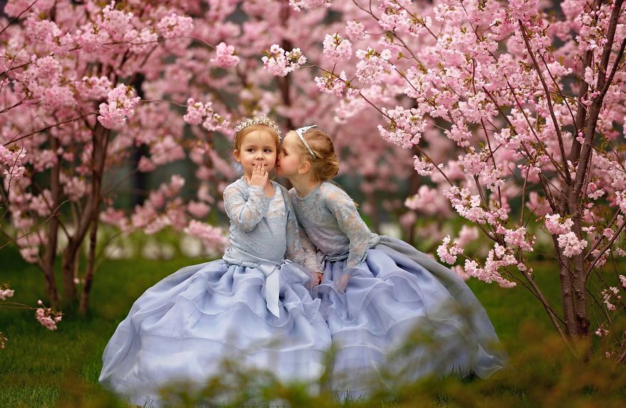 I Photograph My 5-Year-Old Daughter And Her Friends In Different Scenarios Wearing Costumes Made By My Mother I Photograph My 5-Year-Old Daughter And Her Friends In Different Scenarios Wearing Costumes Made By My Mother