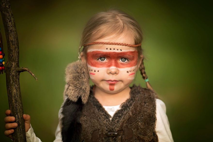 I Photograph My 5-Year-Old Daughter And Her Friends In Different Scenarios Wearing Costumes Made By My Mother I Photograph My 5-Year-Old Daughter And Her Friends In Different Scenarios Wearing Costumes Made By My Mother